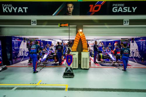 Квят недостаточно хорош для «Ред Булл»? Почему россиянина оставили в «Торо Россо»