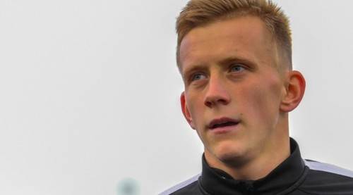 ПЕТРЯК: «Зажигалки и пивасик в меня летят. Приходится попить с воздуха»