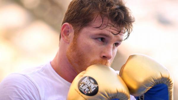 Альварес подал в суд на DAZN и Оскара Де Ла Хойю. Чемпион WBA требует 280 миллионов евро