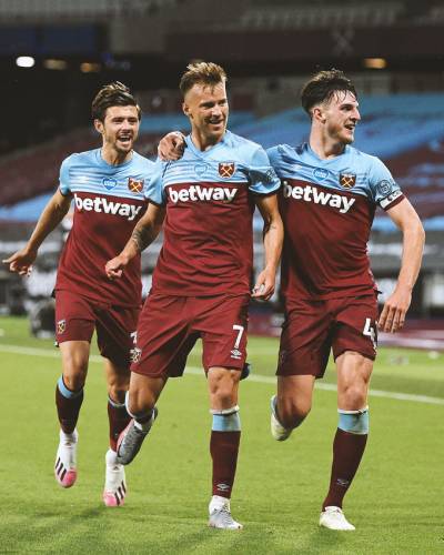 Ярмоленко попал на две из семи самых памятных фотографий сезона Вест Хэма