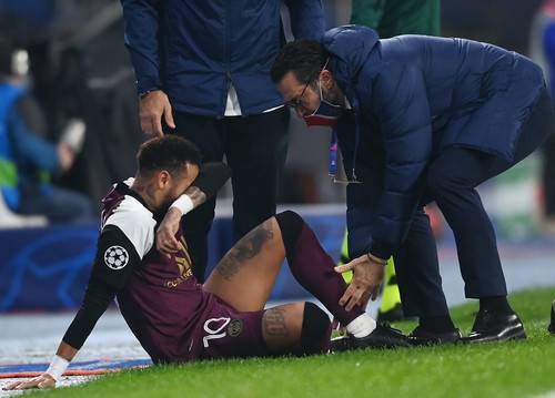 ФОТО. Опять сломался. Как Неймар плакал, получив травму