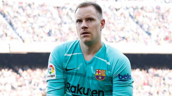 «Барселона» подписала новые контракты с Пике, Тер Штегеном, де Йонгом и Лангле