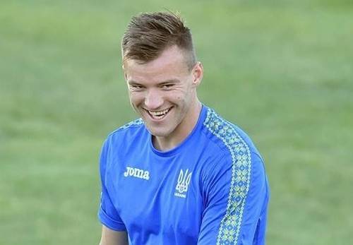 ВИДЕО. Прямо в штангу. Как Ярмоленко в Польше не забил с пенальти