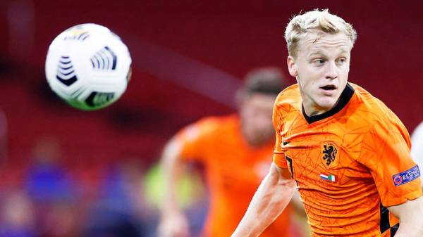 Луи ван Гал раскритиковал ван де Бека за переход в «Манчестер Юнайтед»