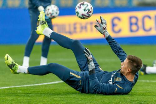 ВИДЕО. Бахрейн издевается. Трубин привез пенальти и пропустил паненкой