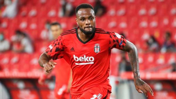 Источник: «Спартак» и ЦСКА поборются за форварда «Бешикташа»