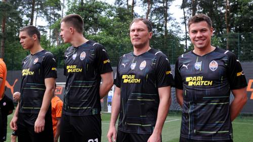 Новый тренер, новая форма и новички. Шахтер провел фотосессию перед сезоном