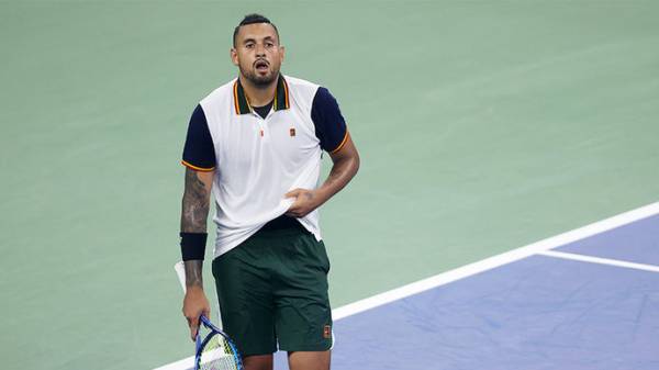 «Моя работа — играть, а не ходить туда-сюда за полотенцем». Кириос поспорил с судьей на US Open