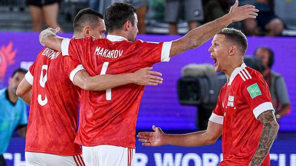 Россияне начали домашний ЧМ по пляжному футболу с победы, Рублев и Медведев пробились в четвертьфинал «Мастерса» и другие ночные новости