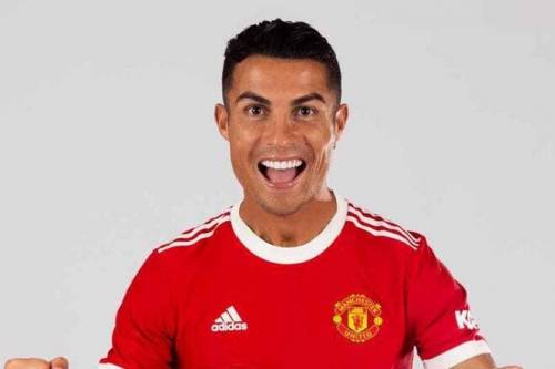 Он снова дома. Первые фото Роналду в форме МЮ после возвращения