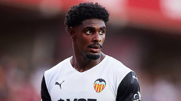 Коррейя продлил контракт с «Валенсией» до 2026 года