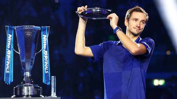 Медведев познакомился с форвардом "Ювентуса" Дибалой после финала Итогового турнира