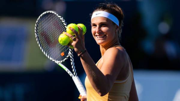 Соболенко, ранее критиковавшая вакцинацию, сделала себе укол от коронавируса