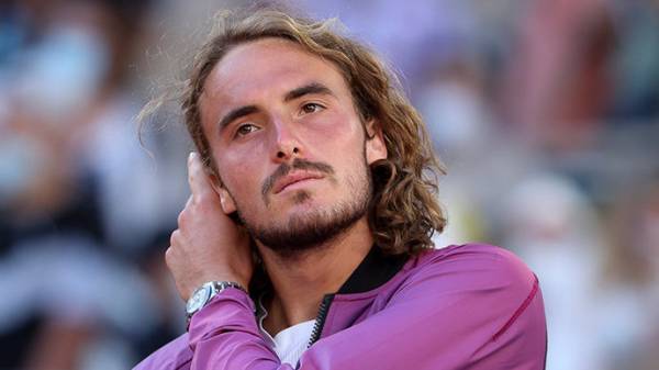 Циципас уступил Рублеву на Итоговом турнире ATP, играя с травмой