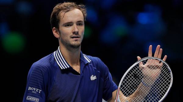 Медведев проиграл Звереву в финале Итогового турнира ATP