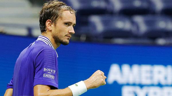 Медведев пробился в третий круг «Мастерса», Кравцов вернулся в КХЛ, «Ливерпуль» досрочно вышел в плей-офф ЛЧ и другие ночные новости