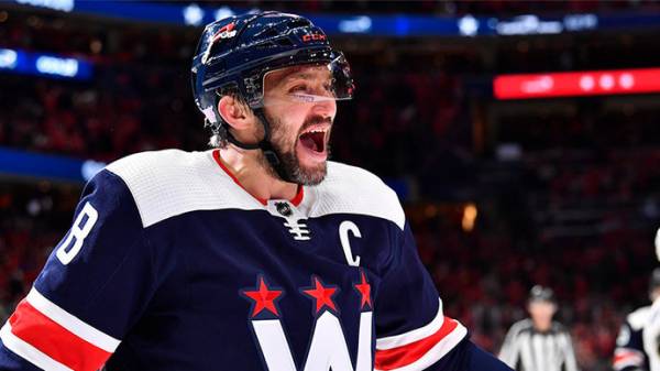 Овечкин показал свой лучший старт в НХЛ, США объявили дипломатический бойкот ОИ в Пекине и другие ночные новости