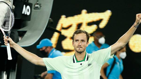 Чесноков — о победе Медведева с 0-2 по сетам: «Молодец Даня, не только Джокович и Надаль могут делать это»