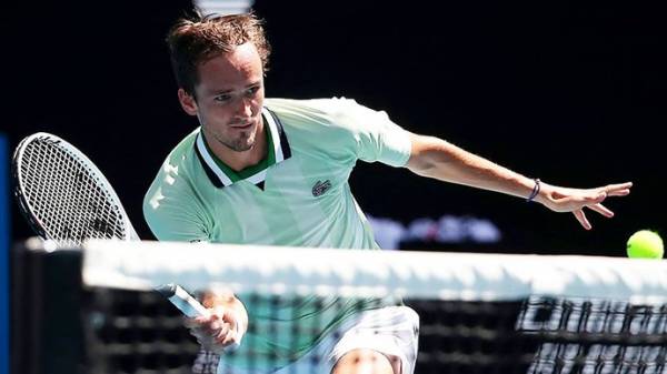 Даниил Медведев обыграл Кириоса и вышел в 3-й круг Australian Open