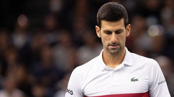 Вакцинируйся или уходи из тенниса? Джоковичу не оставляют выбора