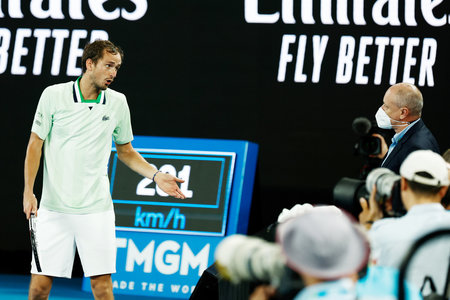 «Как можно быть настолько тупым?» Медведев вышел из себя и устроил скандал на корте