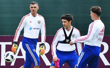 За Жиркова спорят бывшие партнеры по сборной. Им надо выжить