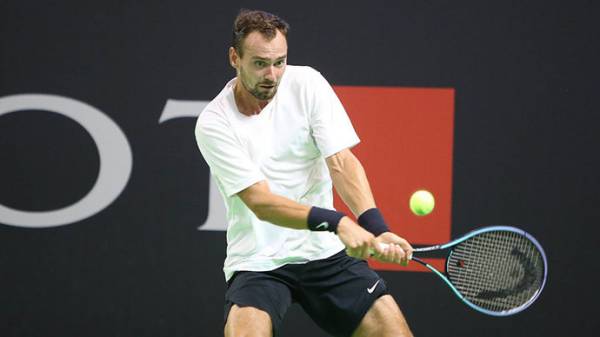Теннисист Сафиуллин проиграл в первом раунде Australian Open
