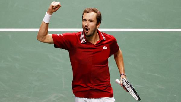 Медведев и Квят покатались на картах