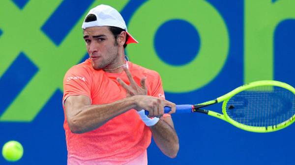 Берреттини снялся с турнира в Майами из-за травмы руки