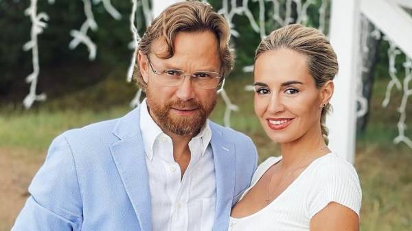 Жена Карпина рассказала, в честь кого они с супругом хотят назвать сына Жориком