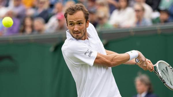 Зверев поднялся на 3-ю строчку рейтинга ATP, Медведев на 10 очков отстает от Джоковича