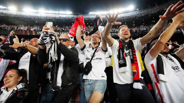 Президент «Барселоны» назвал позором большое количество болельщиков «Айнтрахта» на матче ЛЕ