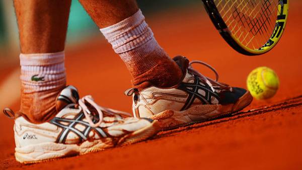 Российские теннисисты смогут выступить на «Роллан Гарросе» — СМИ