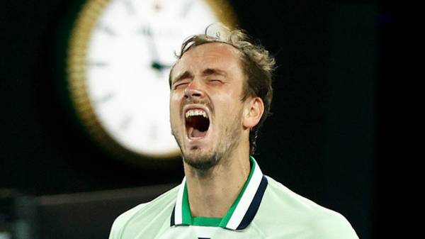 Медведев вышел в четвертый круг турнира в Майами