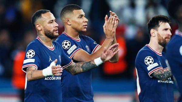 Российская гольфистка оказалась в одном лифте с Месси, Мбаппе и Неймаром и сделала фото, которое стало вирусным