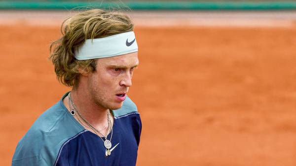 Российского теннисиста требуют выгнать с «Ролан Гаррос». Рублев и впрямь перегнул палку