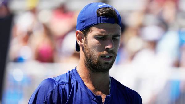 Хачанов завершил борьбу на турнире в Лионе, проиграв Молчану