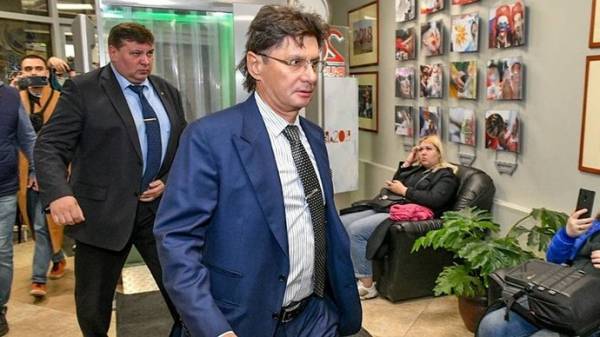 Владелец «Спартака» Федун задержался на выезде с исполкома РФС из-за перекрывшей дорогу «Газели»