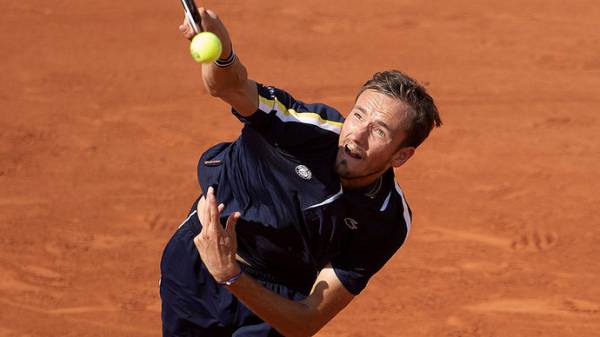 Даниил Медведев выступит на «Ролан Гаррос», сообщил Тарпищев