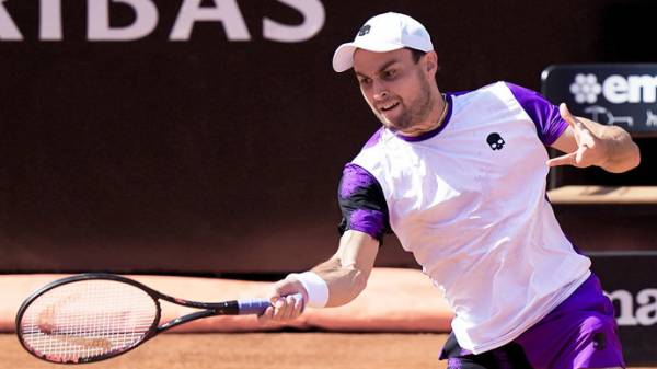 Джокович обыграл Карацева во втором раунде «Мастерса» в Риме