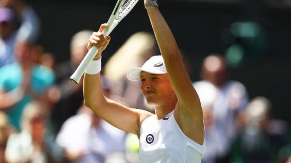 Швентек обыграла Фетт на старте «Уимблдона», попутно установив новый рекорд по серии побед на турнирах WTA