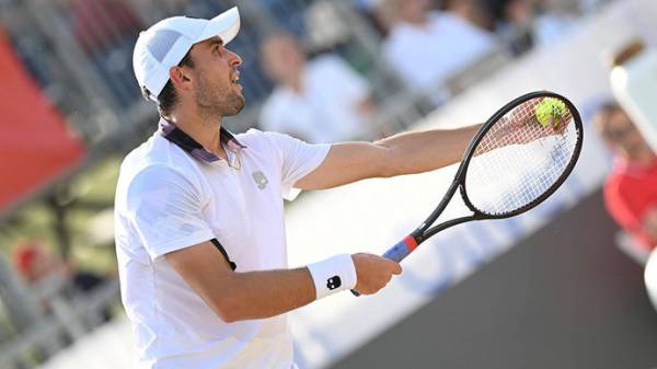 Карацев покидает турнир в Австрии на стадии второго круга