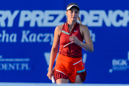 Наша теннисистка осудила Россию ради паспорта другой страны. И подверглась травле в Польше