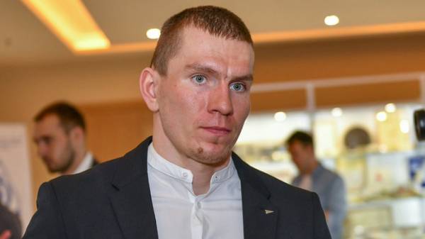 Кафельников дал совет Большунову по игре в гольф и выразил желание сыграть с ним