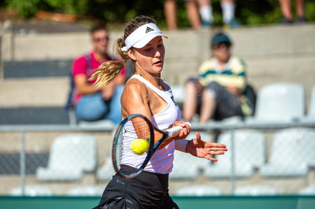 Женщину с флагом Украины выгнали с матча после жалобы российской теннисистки. И это в Америке!