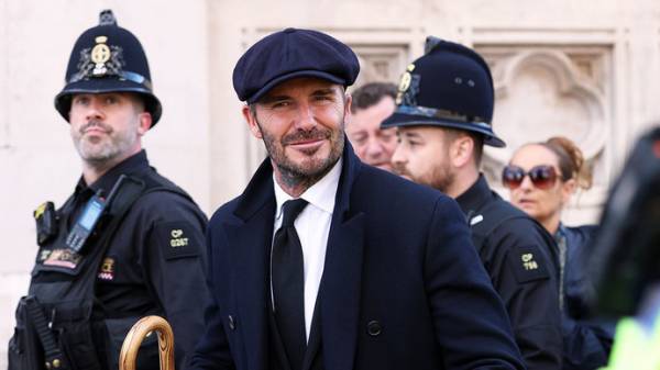 Бекхэм провел в очереди 12 часов, чтобы проститься с королевой Великобритании Елизаветой II