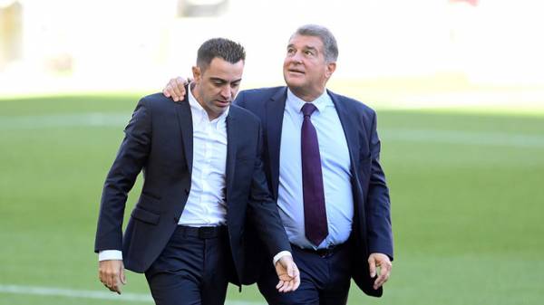 Анри считает, что «Барселона» из-за статуса Хави не пошла на увольнение тренера