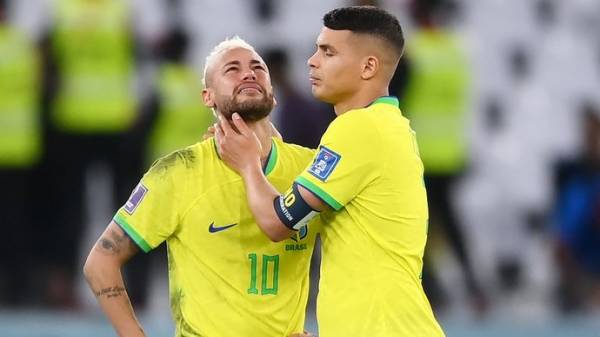«Жизнь заставляет нас двигаться вперед, даже если больно и рана долго не заживает» — Неймар о вылете сборной Бразилии с ЧМ