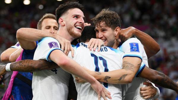 «Сборной Англии не хватает пары серьезных дядек, которые построят молодежь. Они все время где-то рядом с трофеем» — Канчельскис