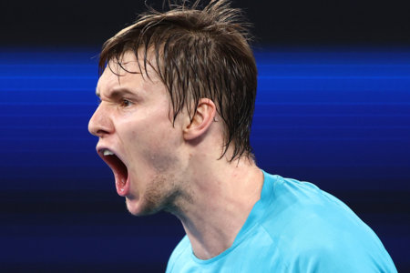 Вот это истерика! Бывший россиянин в ярости разбил три ракетки за минуту